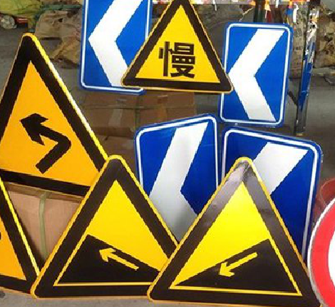 海盐标识标牌中颜色的确定是很重要的。